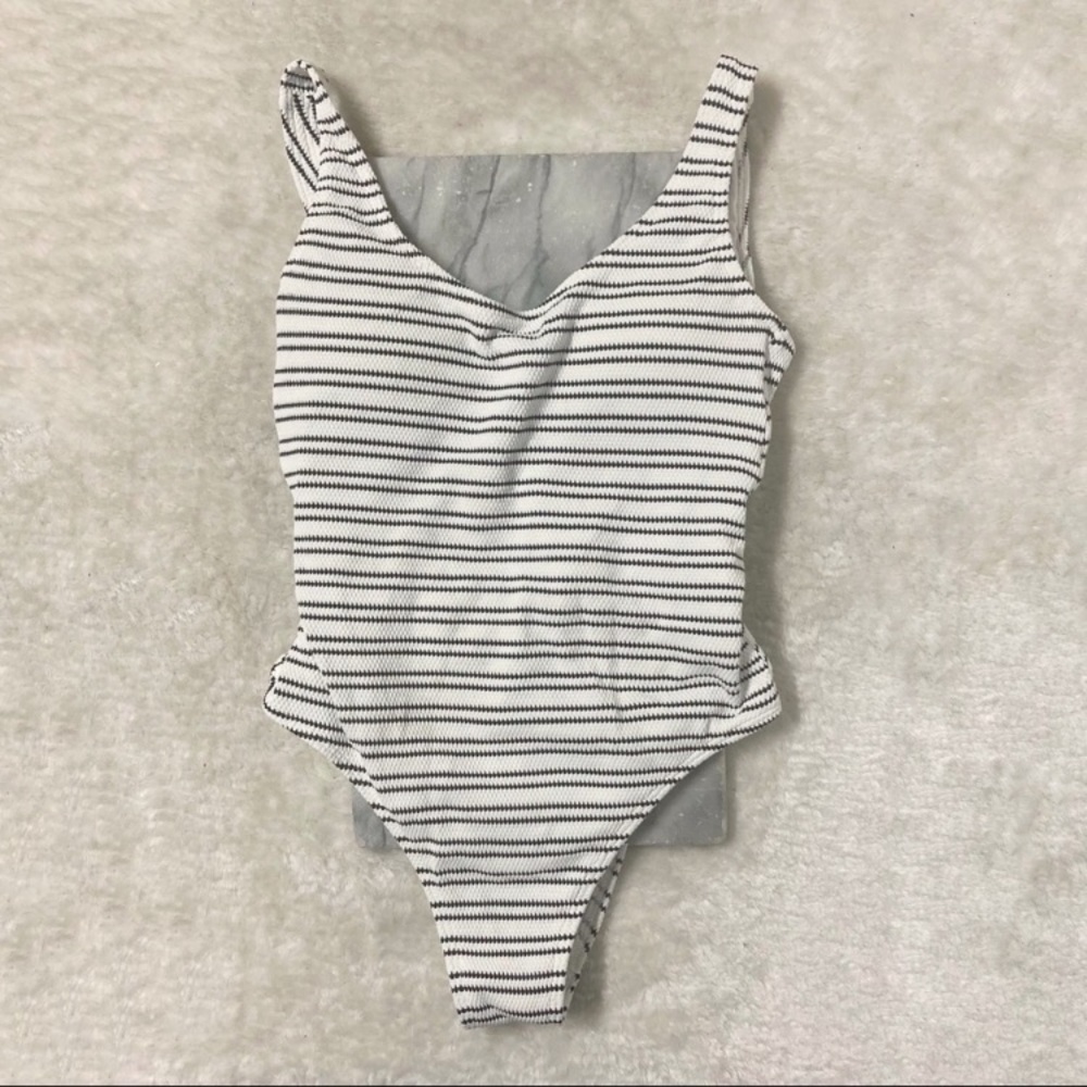 Abercrombie & Fitch One Piece Bathing Swimsuit Sz XS Black White Striped